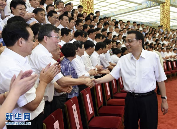 6月23日至24日,全國職業(yè)教育工作會議在北京召開。中共中央政治局常委、國務院總理李克強在會前接見與會全體代表并講話。 新華社記者 李學仁 攝.jpg